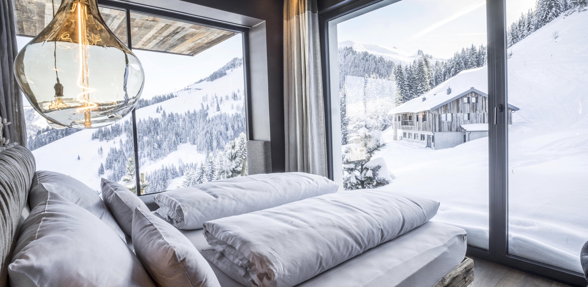 Hotel Kraftalm Itter Hotel room Double room with panoramic window and mountainous panoramic view from the Wilder Kaiser to the Hohe Salve